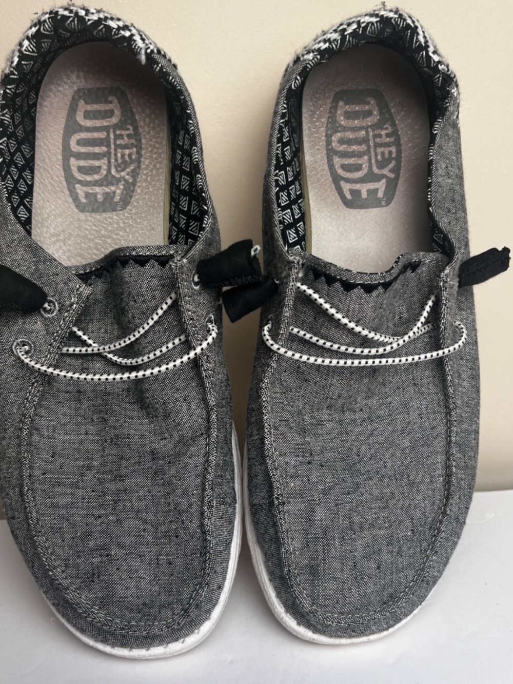 Hey Dude Woman’s Wendy Steel Leaf Sneaker Shoes Size 9